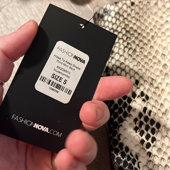 Fashion Nova snakeskin mini skirt. Brand new - Picture 3 of 4